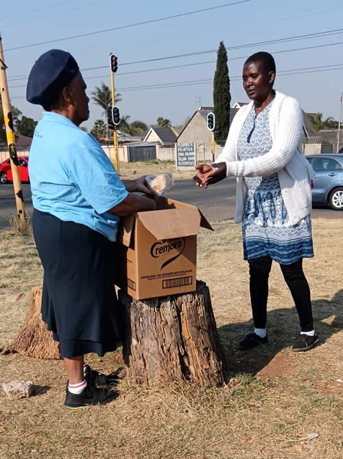 sandwich-handout World Day of the poor